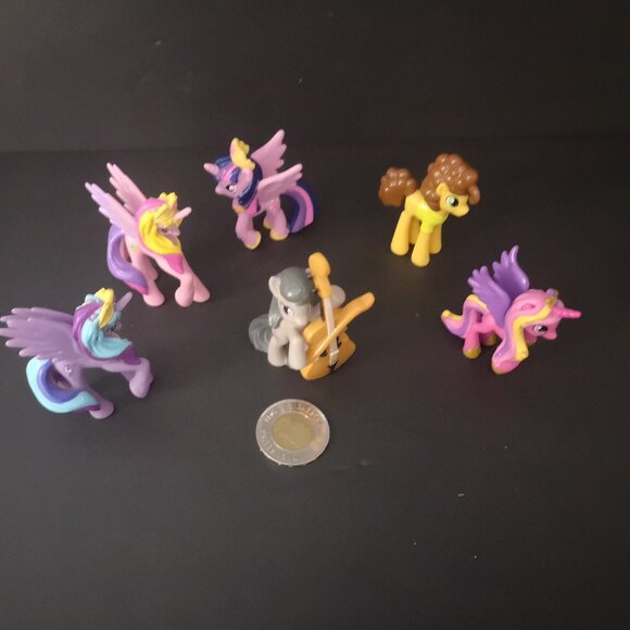 A Collection of 6 Various My Little Pony Figurines Approximate 2" - Picture 3 of 10
